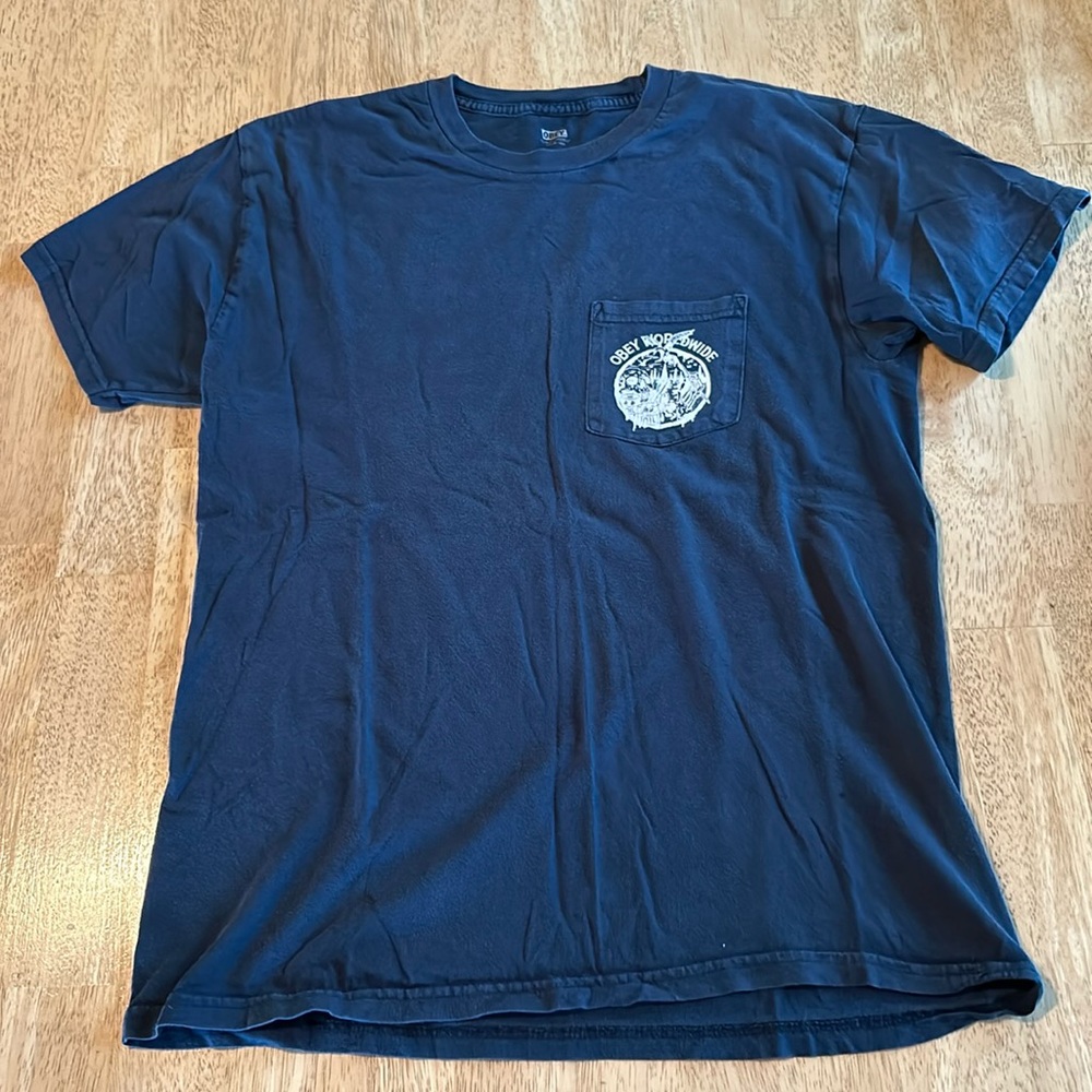 Obey tee